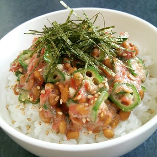 簡単ウマイ♪梅とオクラ納豆の丼